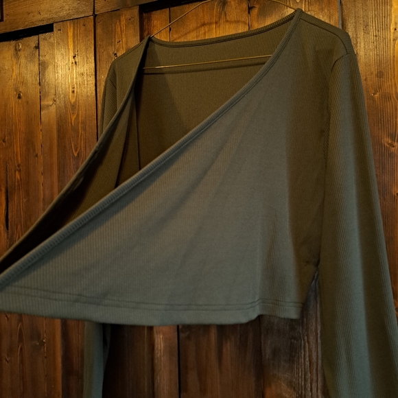 Wrap Around Crop Top - Picture 4 of 5